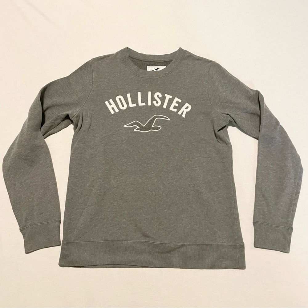 Hollister Women’s Grey Graphic Crewneck Sweatshirt Size Medium